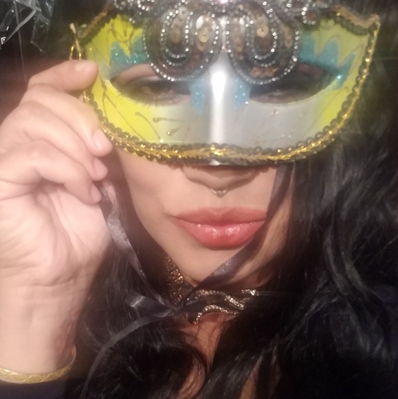 Meet your posher! - Picture 3 of 9